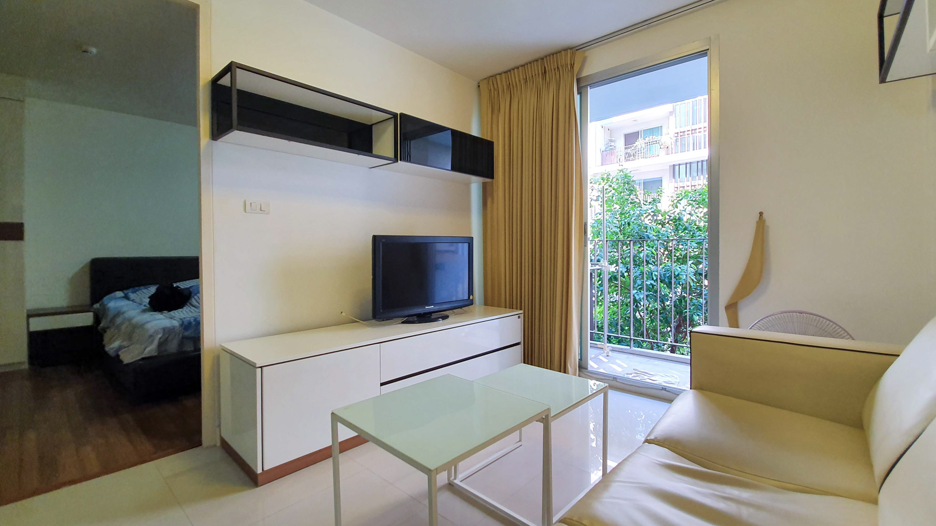 Condo for Sale The Clover Thonglor Condo, 1Br 1Ba 45 sqm 4fl. Swimming Pool & Garden View